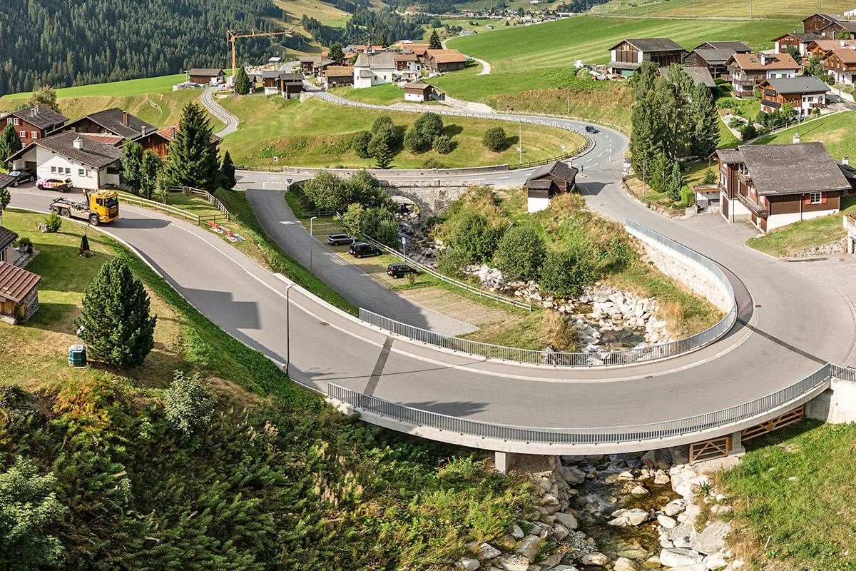 Neubau Bruecke und Totalsanierung der Via dalla Staziun